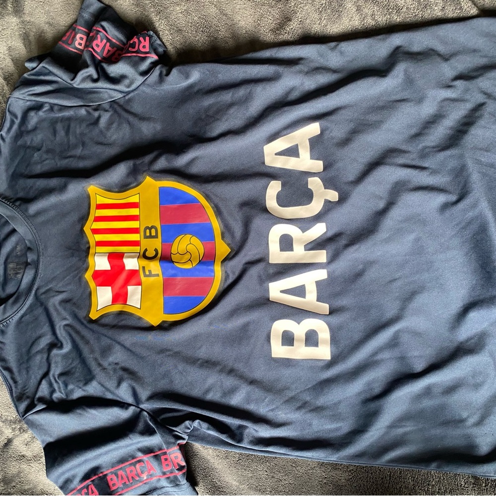 Barca shirt zize M fits like S